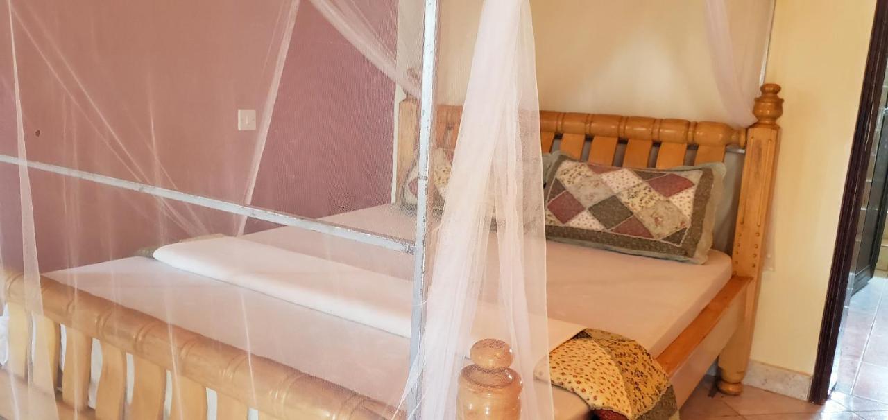 La Feve Beach Bed And Breakfast Entebbe Eksteriør bilde
