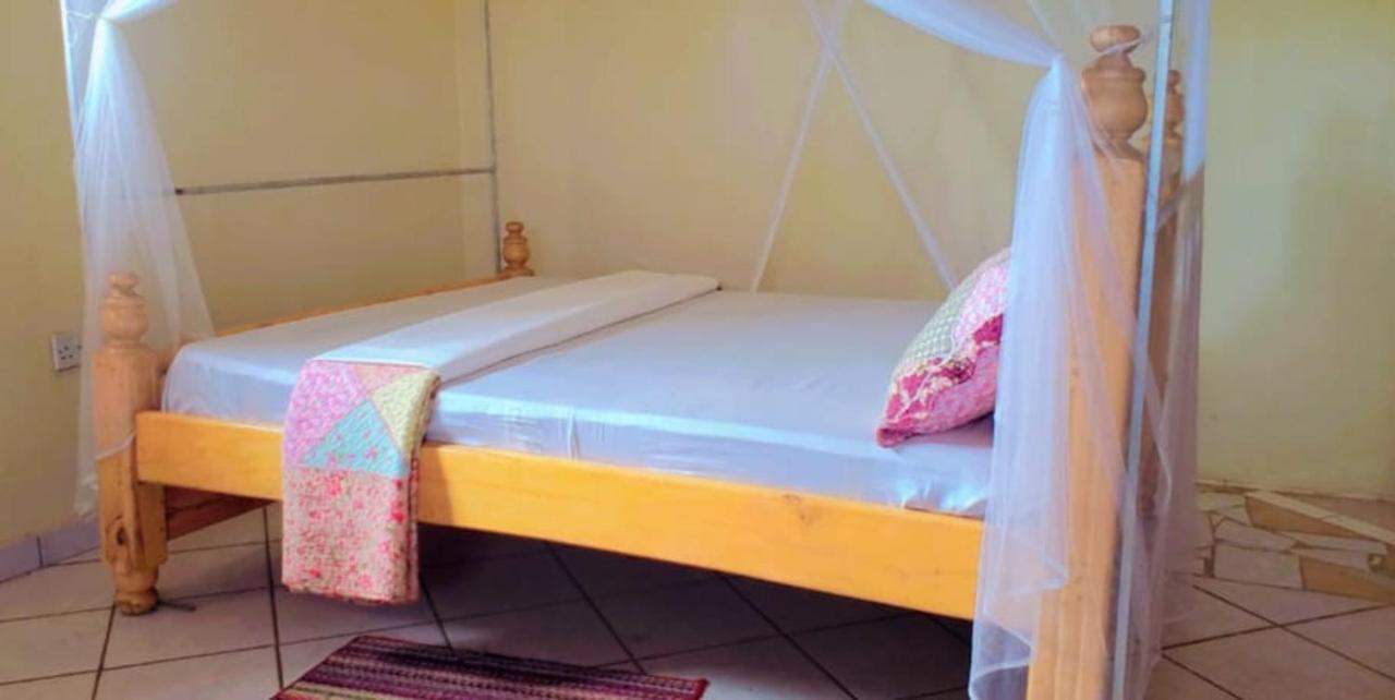 La Feve Beach Bed And Breakfast Entebbe Eksteriør bilde