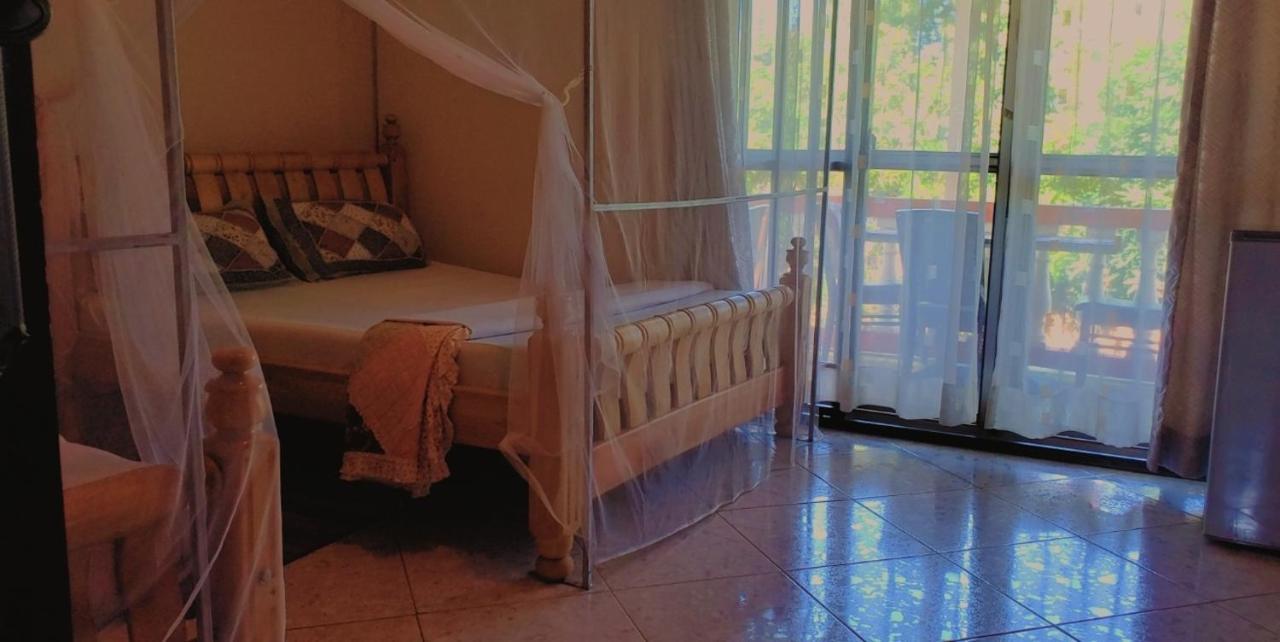 La Feve Beach Bed And Breakfast Entebbe Eksteriør bilde