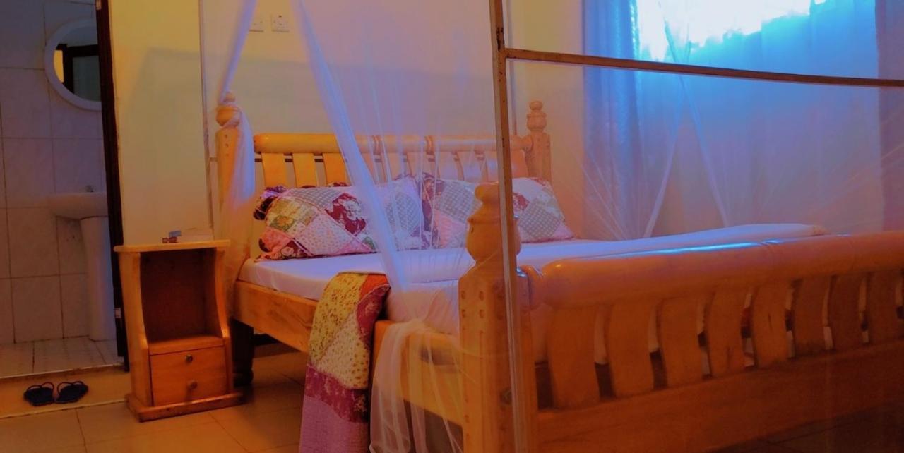 La Feve Beach Bed And Breakfast Entebbe Eksteriør bilde