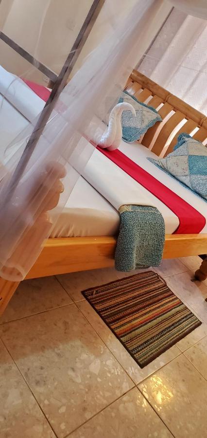 La Feve Beach Bed And Breakfast Entebbe Eksteriør bilde