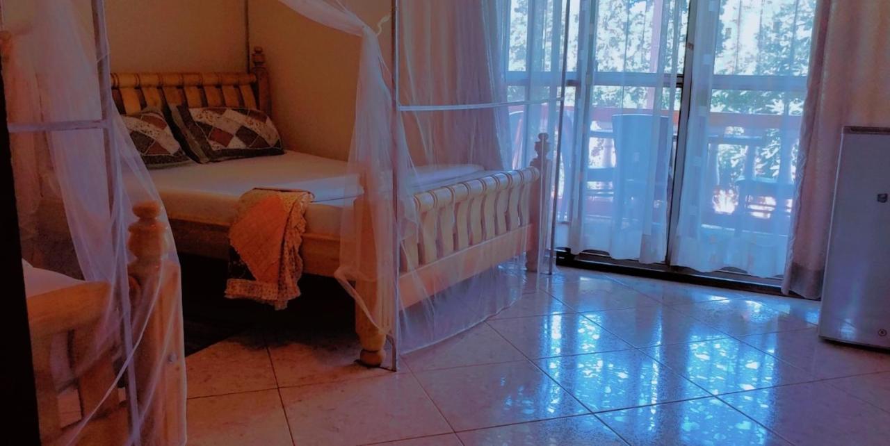 La Feve Beach Bed And Breakfast Entebbe Eksteriør bilde