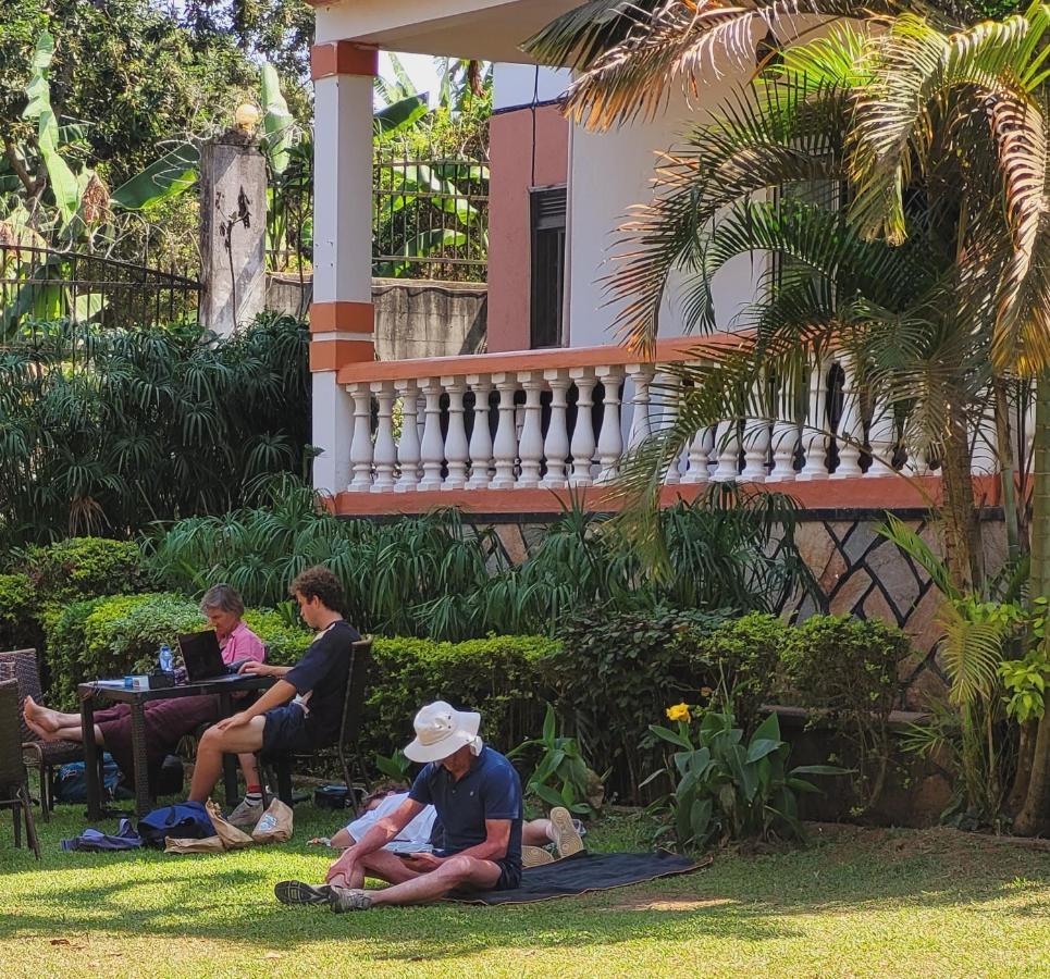 La Feve Beach Bed And Breakfast Entebbe Eksteriør bilde